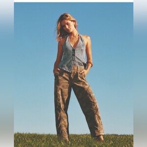 American Eagle Outfitters Camo Cargo Pants